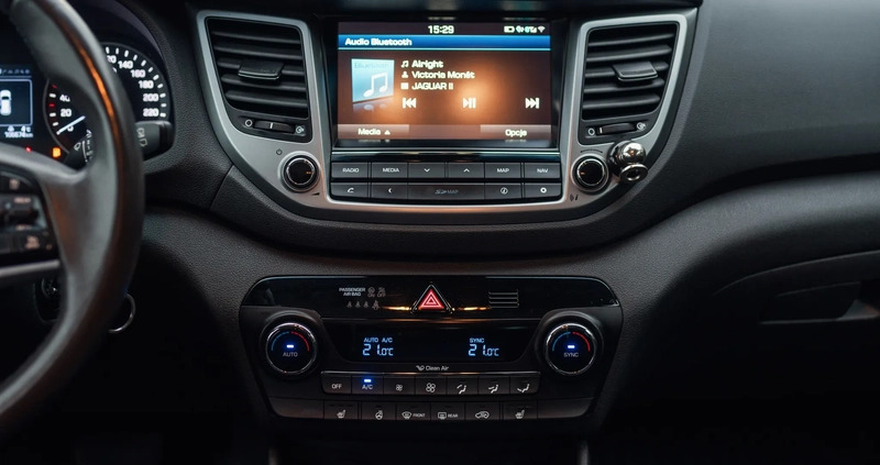 Hyundai Tucson cena 75990 przebieg: 106597, rok produkcji 2017 z Tychowo małe 781
